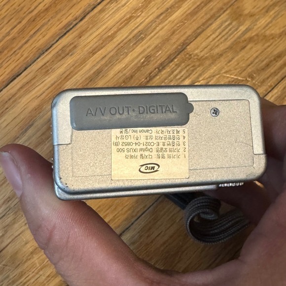 Canon Digital IXUS 500 PC1084 5.0MP Digital Camera Silver 3x OZ UNTESTED - Picture 3 of 9